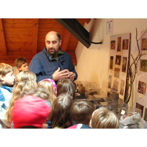 19 aprile 2005 - Mostra itinerante dei nidi e delle tracce di proprietà della Riserva di caccia di Forno di Zoldo, organizzata a Santa Giustina a cura dell'A.C.B.